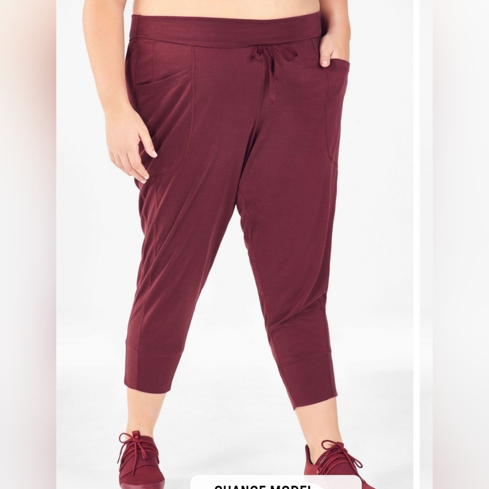 EUC Fabletics Sleek Knit Drawstring Pant in Port Wine